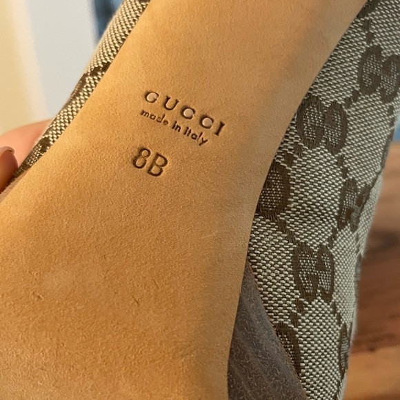 Gucci horsebit heels size 38 almost new. Worn once. No box - Picture 5 of 5